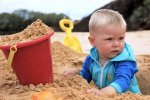 dziecko w piaskownicy